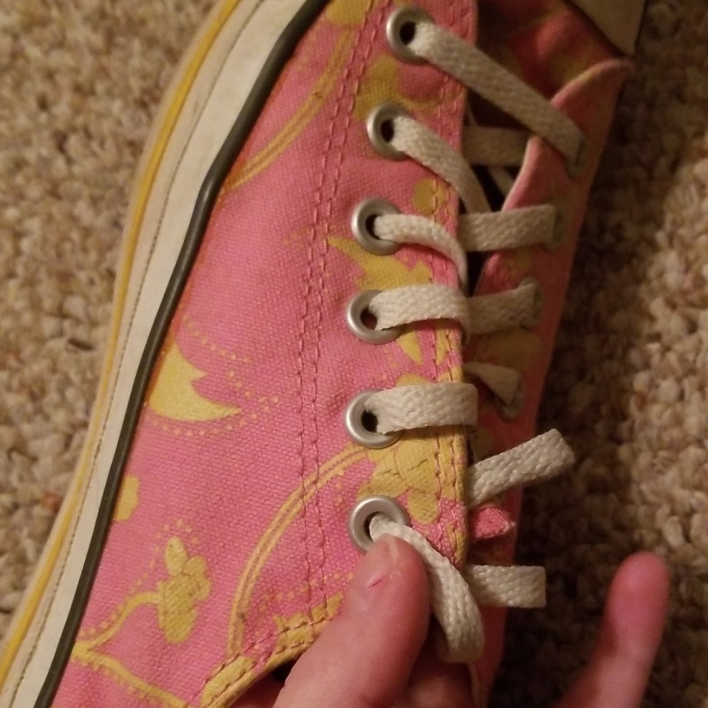 Converse - Picture 2 of 2